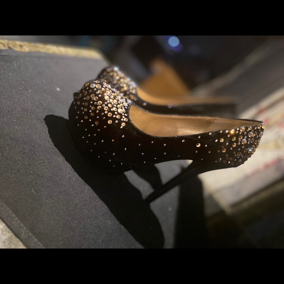 Studded stilettos $100.00⁉️ paid $345.00⁉️ - Picture 3 of 7